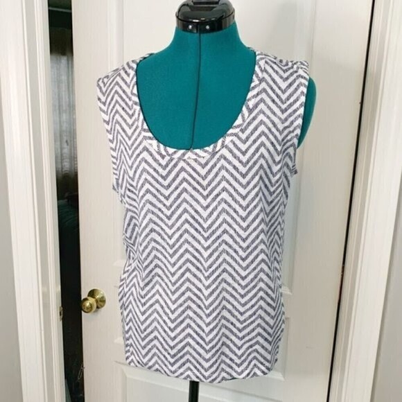 Athleta Chevron Print Athletic Gym Muscle Sleeveless Lightweight Workout Tee - Picture 1 of 9